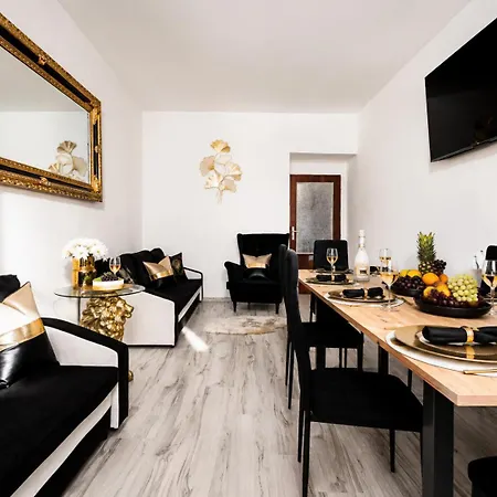 Luxury Lion Praga