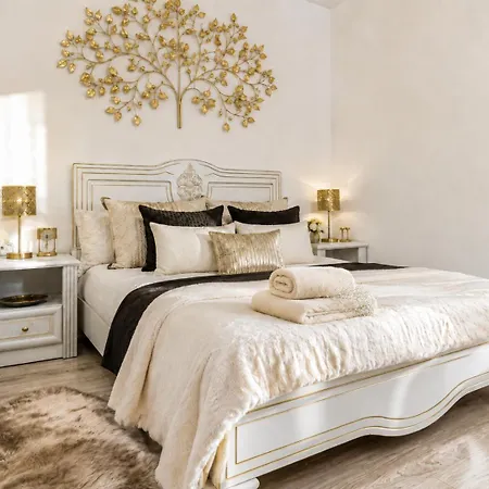 Luxury Lion * Praga