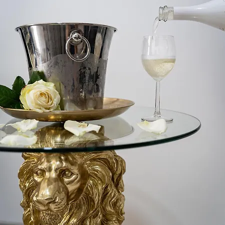 Luxury Lion * Praga