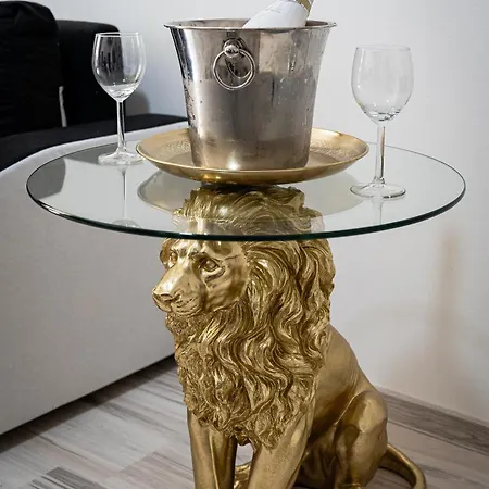 Luxury Lion * Praga